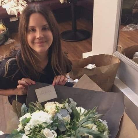farmizzie's tweet photo. lana del rey girlfriend material https://t.co/lvFkDkErJ3