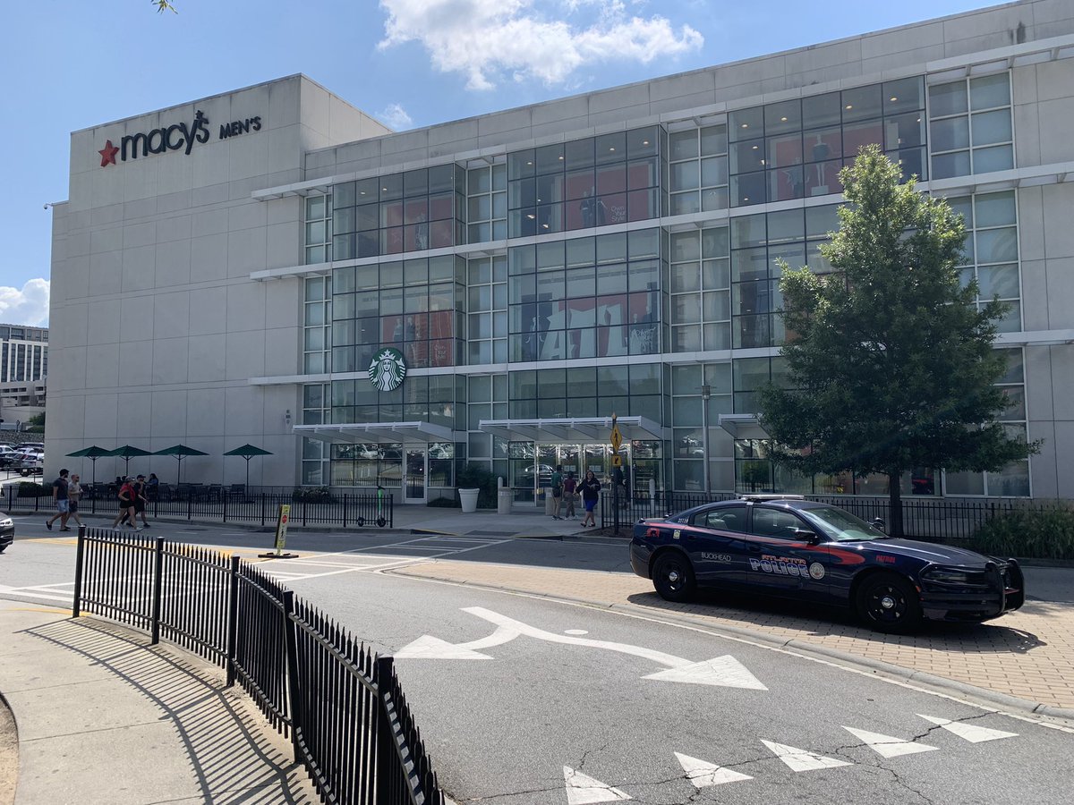 Neighbors4ATL's tweet image. Today again, I’m a footsoldier with boots on the ground in the very epicenter of the dangerzone.

Mission: Macy’s Return

Snarcasm aside, clearly @LenoxSqMall has a robust security presence.

Also, #Buckhead is #NotAWarZone

This is OUR TOWN, so don’t stop enjoying your life, ok?