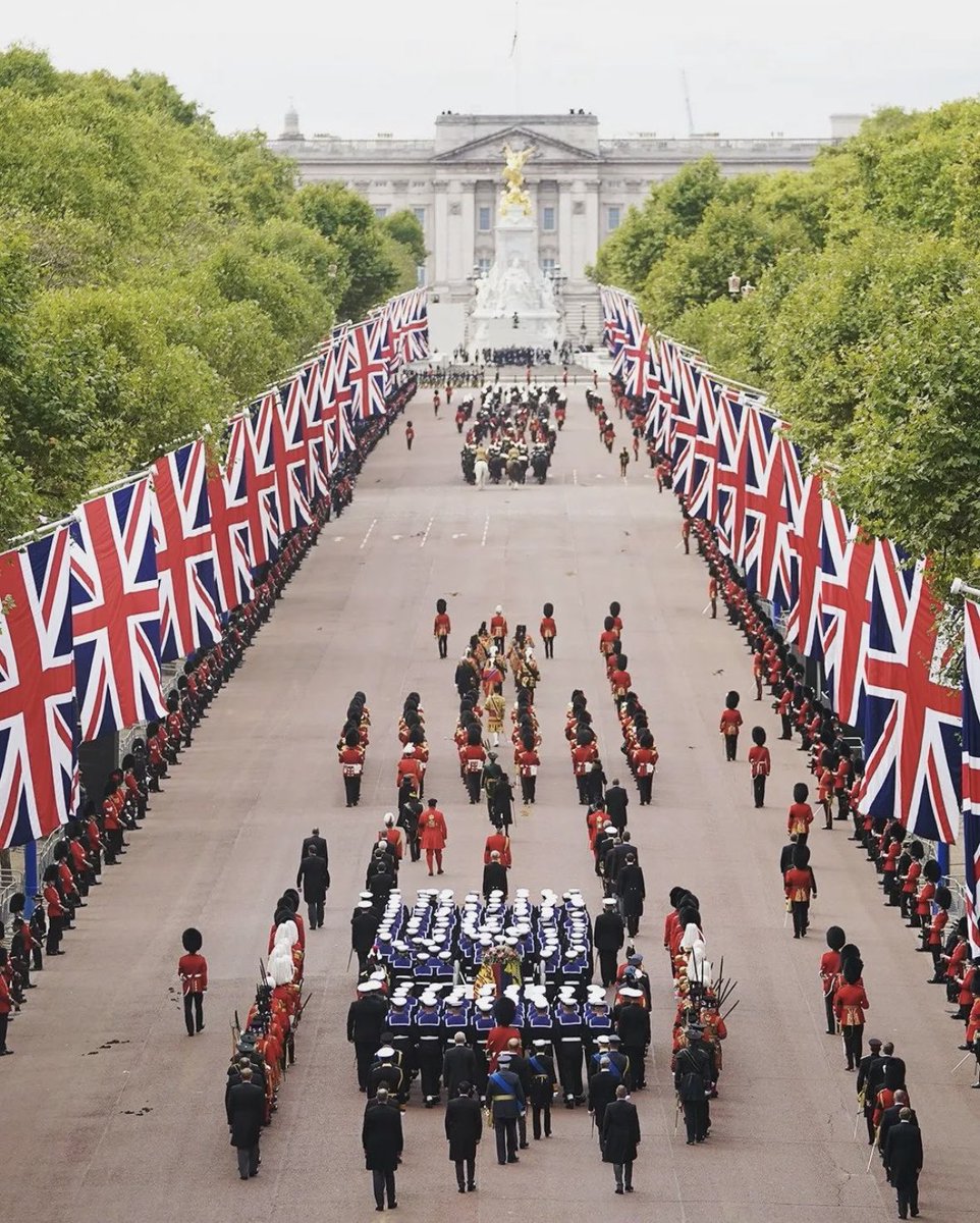 Tom_Dolby's tweet photo. From the uniforms and the marching, to the very finest details, that was absolutely immaculate from our Armed Forces and everyone involved. I’ve never been more proud to be British. A majestic service for Her Majesty. Thank you Ma’am, for everything. 🇬🇧❤️ https://t.co/lxDZ0itxx4