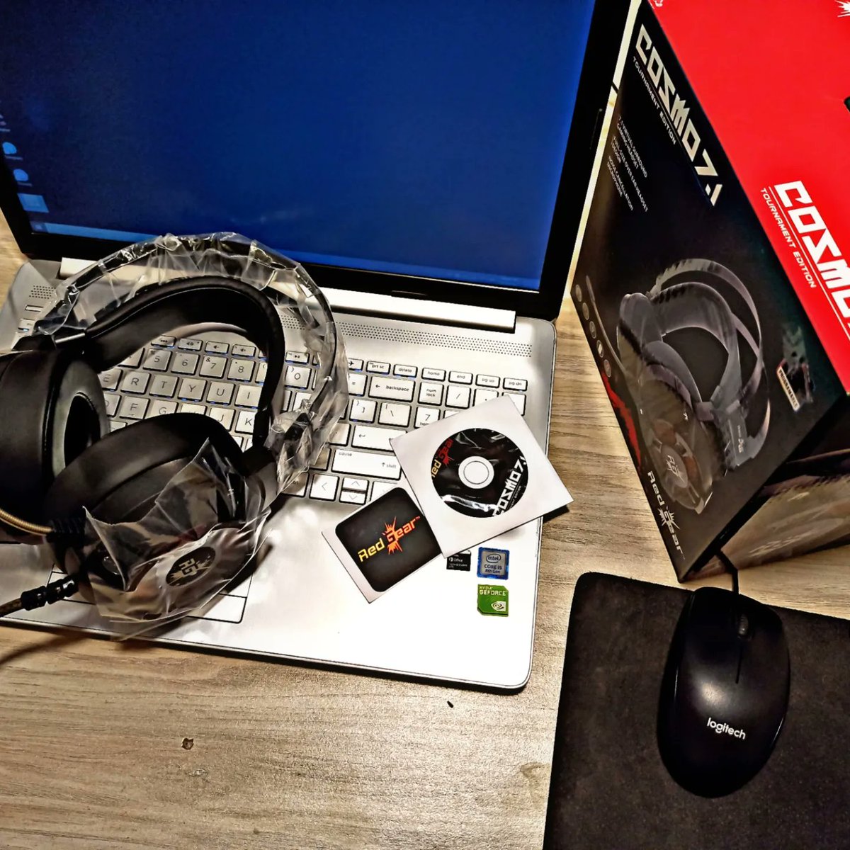 MeniyaAnilX's tweet photo. Red Gear Headphone 😘 @RedGearGaming #headphone #gaming #laptop https://t.co/ma8AcBPtMc