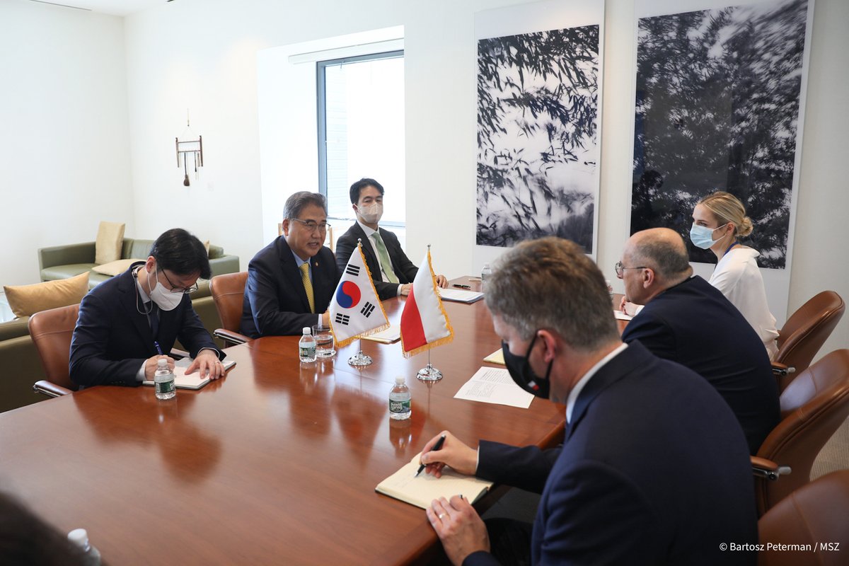 During his visit to New York, FM @RauZbigniew held a meeting with FM of the Republic of Korea 🇰🇷 @FMParkJin. The ministers addressed topics related to multi-sectoral 🇵🇱🇰🇷 political and economic cooperation as well as within international fora.