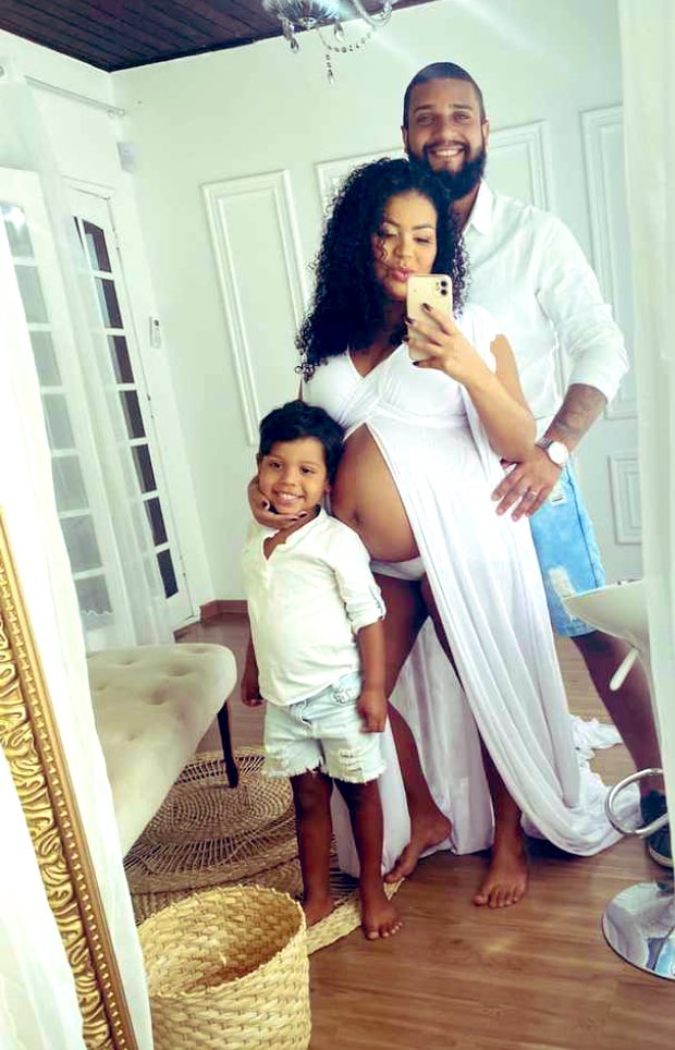 brazje's tweet photo. Eu nunca imaginei que houvesse no mundo um amor desse jeito, do tipo que quando se tem não se sabe. 
Se cabe no peito👨‍👩‍👦‍👦🤞🏽❤️💙💝 https://t.co/bfBbjySnq2