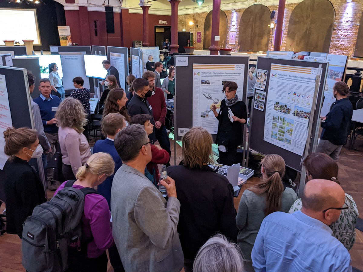 Gallery-Walk zum Thema 'Innovatives #Flächenmanagement'. Vorhaben #NaTourHuKi stellt Projektziele vor: nachhaltiges Tourismus im #MainKinzigTal #SLP22