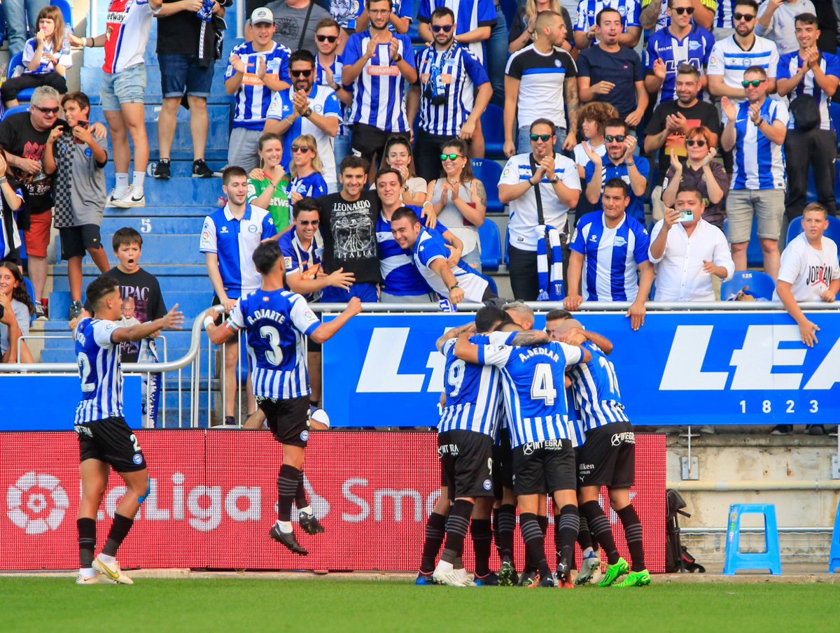 Los 3️⃣ puntos se quedan en casa .
Siempre equipo!!  
Es un privilegio jugar con este ambiente ! 🙌🏻⚪️🔵 #gracias #equipo #seguimos #nuestrocamino