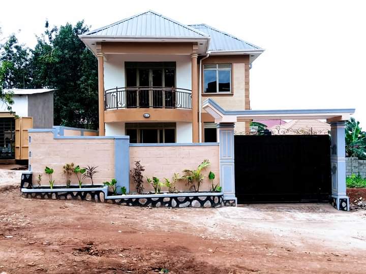 DanidoProperty's tweet photo. Brand New 🆕 Flat House up for sale in Seguku_katale_Entebbe road::3bedrooms_2bathrooms_Terrace seated on 40ftby60ft asking price 190millions_Ugx negotiable (Agreement sale)call on https://t.co/3oc8RyuV6Y
