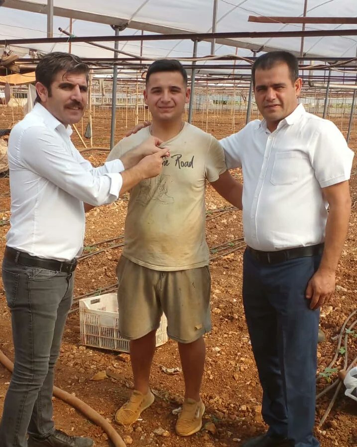 kad_oncu's tweet photo. Aksu ��lçe Başkanımız Mustafa Ertem ile birlikte Aksu Çamlık köyünde çiftçilik yapan aynı zamanda Aksu Belediyesi güreşcilerinden çok sayıda başarısı olan Abdullah İpek ve kardeşi çiftçi Muhammed İpek partimize üye oldular. https://t.co/iR7xljnhr3