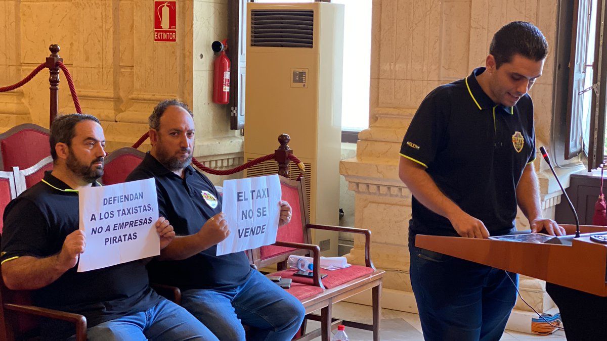 podemosmalaga's tweet photo. 🚖 La lucha del #Taxi frente a las multinacionales de los VTC llega al Ayuntamiento de #Málaga de la mano de nuestro concejal @NicoSguiglia y la moción presentada en defensa del sector, los trabajadores y sus familias.

#TaxiEnLucha #ElTaxiNoSeRinde https://t.co/Aef8q2obWi