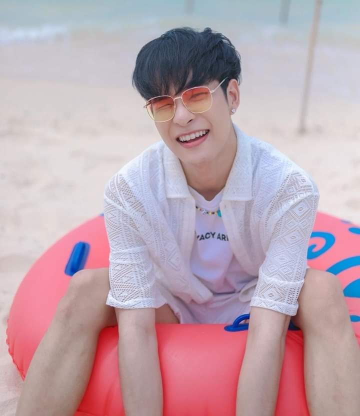 JimnessaC's tweet photo. My baby in beach🏖🏖🏖🏖
#artpakpoom
#PHfan
#babyhearts https://t.co/S8LNok1yx0