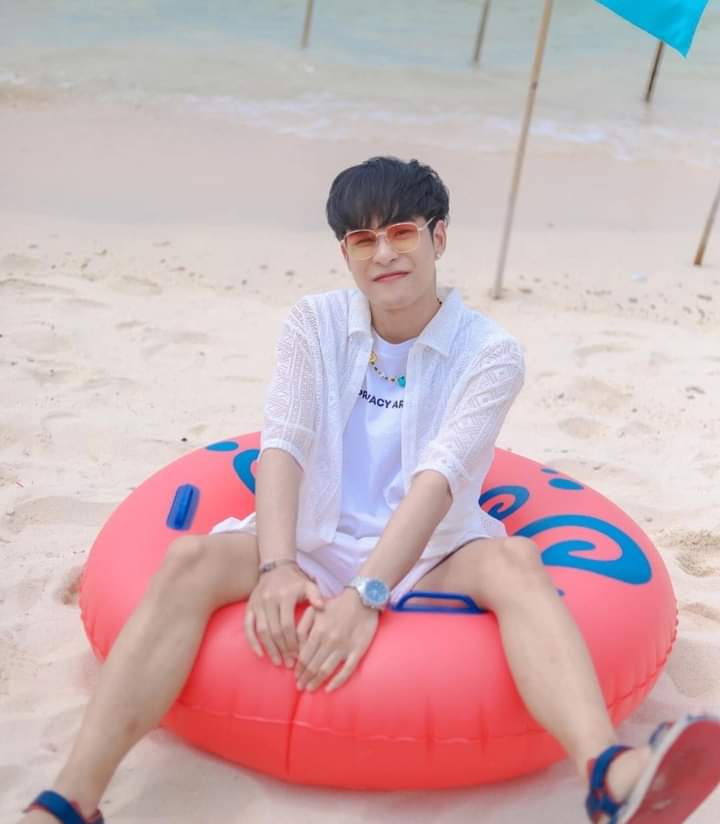 JimnessaC's tweet photo. My baby in beach🏖🏖🏖🏖
#artpakpoom
#PHfan
#babyhearts https://t.co/S8LNok1yx0