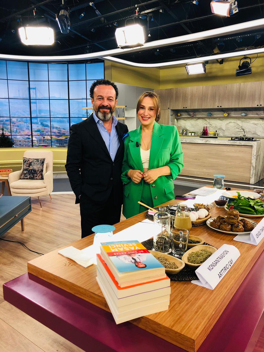 drumitaktas's tweet photo. Bu Salı saat 11:00’de @hayattaherseytv ‘de @nurviral ile otoimmün hastalıkların oluşma mekanizması ve beslenmeyi konuşup probiyotik zengini ev turşusu kuracağız. Kaçırmayın! https://t.co/XdnDJTqpG0