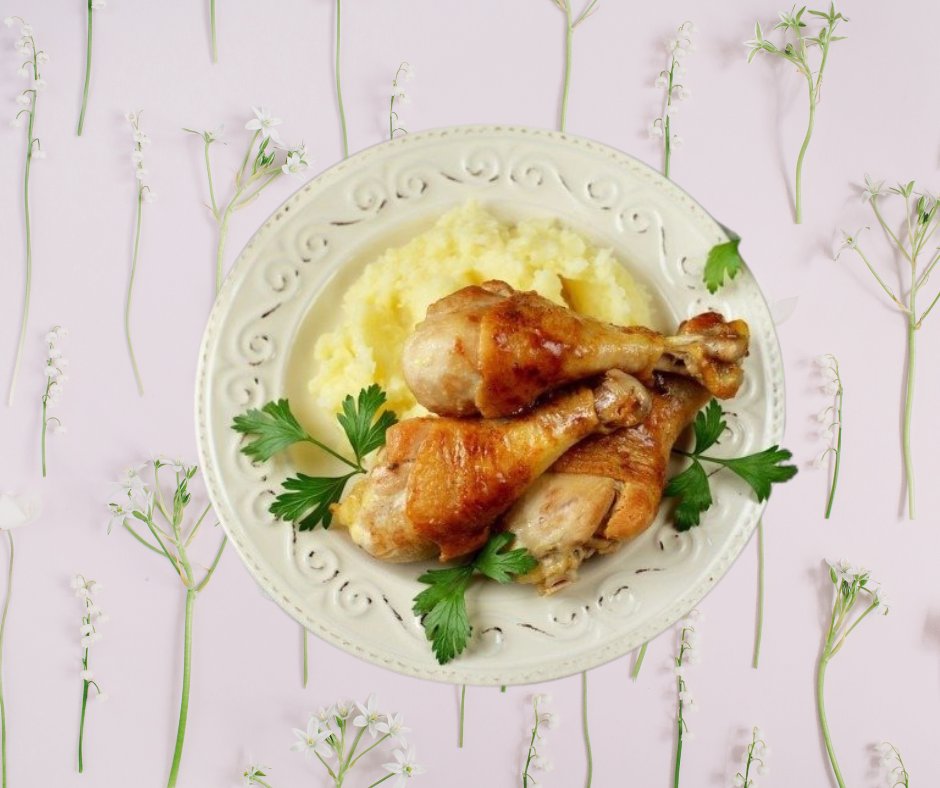 Grilled chicken thigh with Georgian spices and mashed potatoes. Served with pickled paprika and onion. Amazing!

#gogicz, #gogiczpolska, #gogiczkrakow, #georgiancuisine, #georgianfood, #businesslunch, #lunch, #branch, #katami, #chicken
