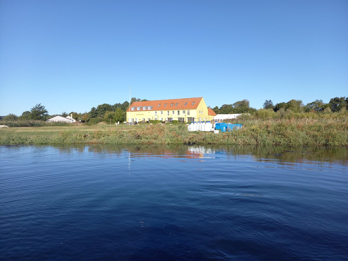 Today’s field campaign in Aarhus Bay was perfectly timed with autumn sunshine and no wind  We collected 80 Sediment cores and 500 L of Seawater for our “Organic matter - sediment Resuspension” experiments. Exciting results coming soon…