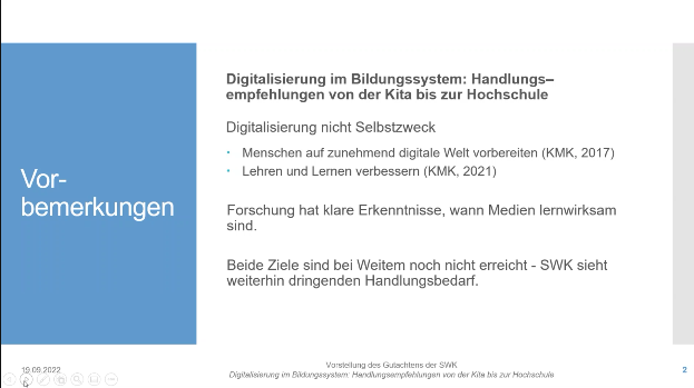 MMagdowski's tweet photo. Erste wichtige Vorbemerkung von @ucress:
"#Digitalisierung ist kein Selbstzweck."
Ich kann diese Scheinthese ehrlich gesagt nicht mehr hören. Natürlich würde niemand ernsthaft der Gegenthese
"Wir machen Digitalisierung nur ihrer selbst willen!" zustimmen. #SWKTalk https://t.co/HcBWwVqA58
