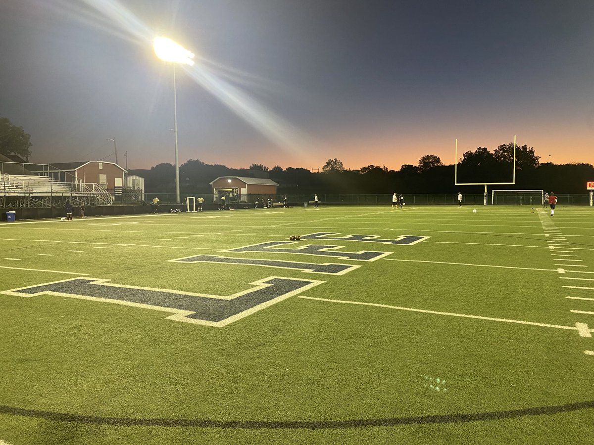 coleworld50's tweet photo. Beautiful morning to get better! ⁦@LSOCFootball⁩ #Compete https://t.co/1LOenticyX