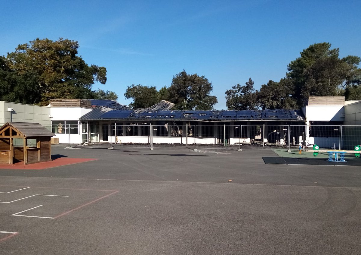 #incendie école Tosse #Landes
➡️ soutien et solidarité envers les personnels de l'école
➡️ échanges avec le Maire et son équipe municipale, en présence de <a href="/DeputeCausse/">Lionel Causse</a> et de <a href="/Prefecture40/">Préfet des Landes</a>. Un objectif partagé : le retour des élèves à l'école !