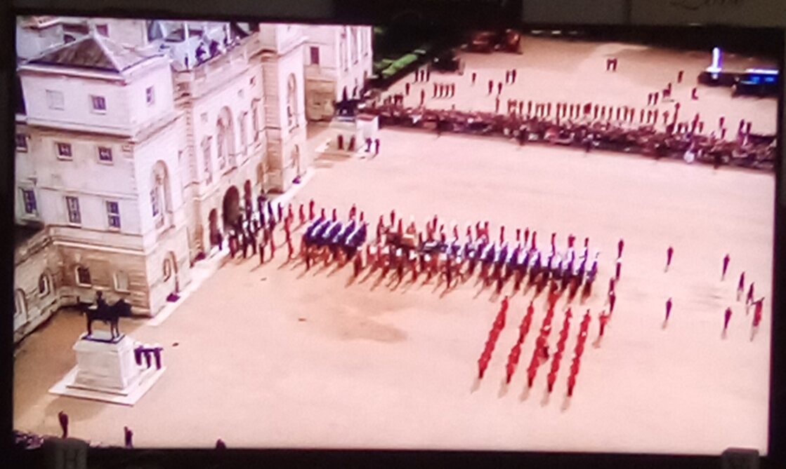 ScullyScully73's tweet photo. #PompandCeremony 🇬🇧 at its finest
God Bless You Ma'am 🙏
#QueensFuneral https://t.co/SoJKx7YCun
