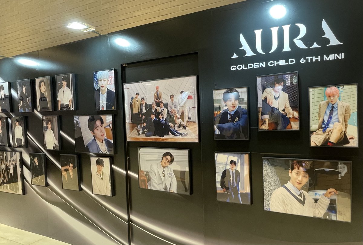 Beommu23's tweet photo. 첫날 오픈시간에 맞춰서 다녀온 울림 팝업스토어💖 사방이 울림 아티스트들의 비주얼파티로 가득차서 눈 호강 잔뜩 하고 왔어요👀 그리고 뮤비의상과 뮤비 속 소품도 전시되어있어서 뮤비 속으로 들어간 기분이라 너무 좋았어요!!🫢💗💗

#WGROUND_골든차일드 #골든차일드 #울림_팝업스토어 https://t.co/q5hyRBtpkA