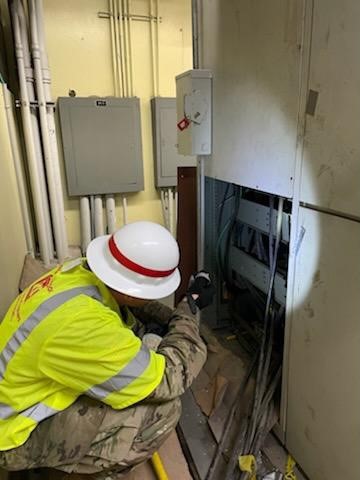 USACEHQ's tweet photo. Soldiers of the 249th Battalion - Prime Power conduct an assessment of the back-up generator at The Adults University Hospital in San Juan, Puerto Rico, Sept. 16. @AtlantaCorps @JaxStrong #Fiona 1/2 https://t.co/0HYOMw9TWX
