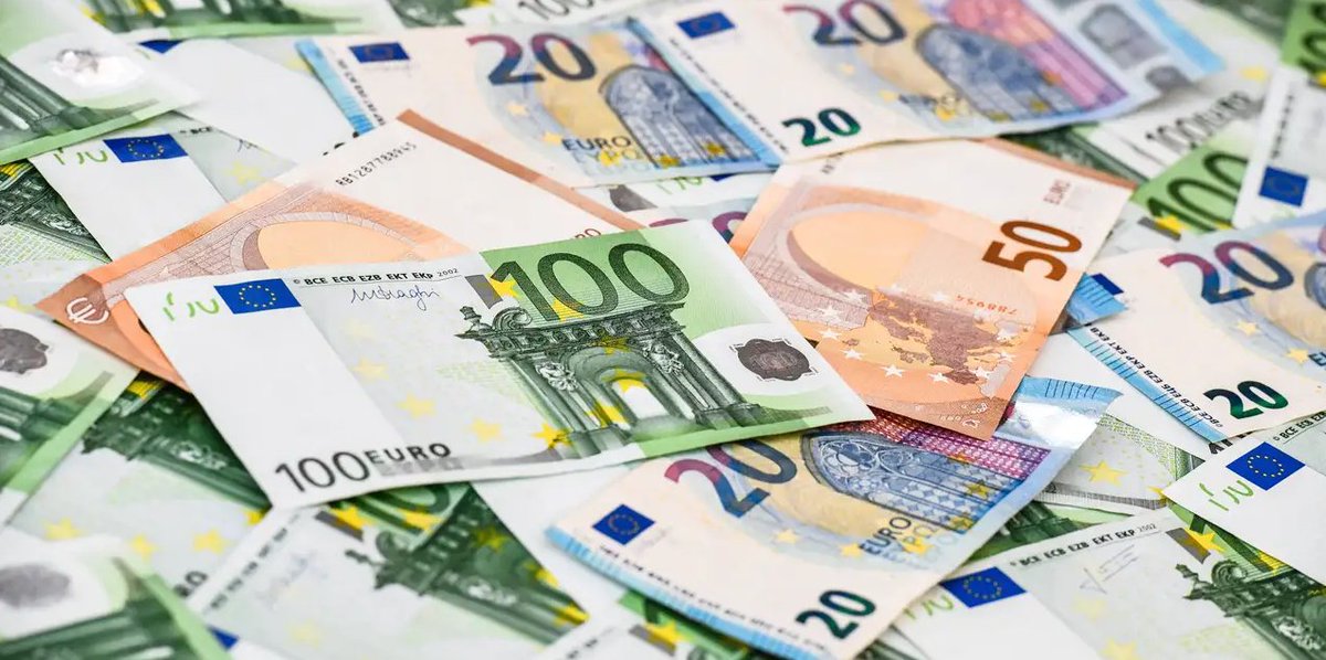 nieuwsbegrip's tweet photo. Je hebt het vast gemerkt of gehoord: alles wordt maar duurder en duurder. Hoe komt dat? Is er hulp voor mensen die in de problemen komen en is er iets wat je zelf kunt doen om geld te besparen? Je leest het in de Nieuwsbegriptekst van deze week. https://t.co/ASWeFEjbyb
