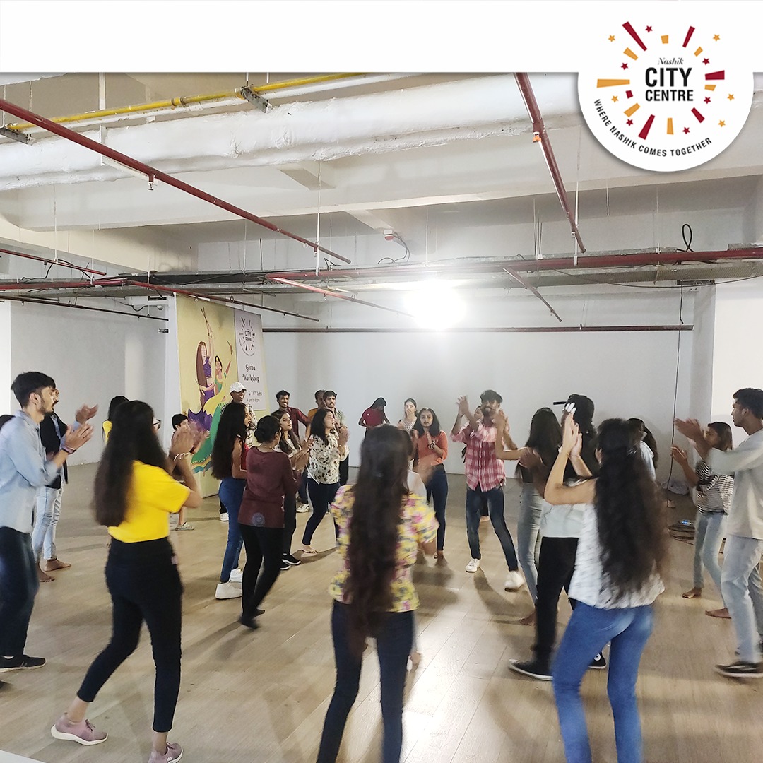 nasikcitycentre's tweet photo. Yes we were high on Garba this weekend! Indeed an incredible and energetic workshop.

#garba #garbadance #garbalover #dandiya #garbaworkshop #raas #raasleela #register #garbaclass #happiness #fun #gujju #navratrispecial
#navratrivibes #navratriwear https://t.co/ok6N5xlA0U