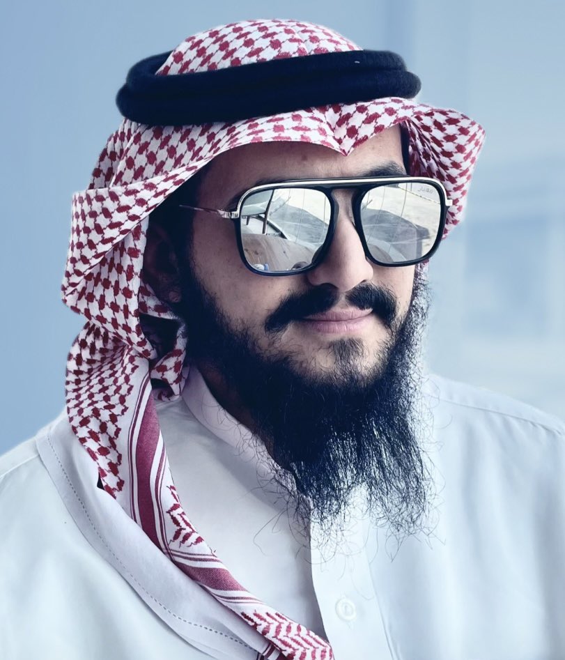 OMAR_ALWADANE's tweet photo. أنا من تناجيني النجوم وتنتشي
بِـدَوِيِّ أبياتـي أنـاسـيُّ الــدُّنـا

لصدى حروفي نغمةٌ سحريةٌ
وفحيحُ عفريتٍ علا وتَشيْطَنا

أنا خالـصُ الإبـريز فـي وَكَنَاتِهِ
من ثورةِ البركان أرتشفُ السَّنا

أنا هائلٌ في سقفِ كوني شــامخٌ
أنا مُرهف الإحساس مرفوع البِنا

= https://t.co/HBK2n6UFK9
