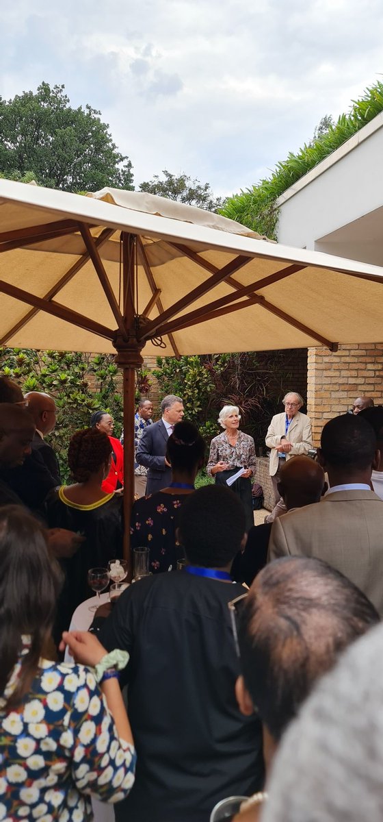 Réception de clôture du colloque de la commission Duclert à la résidence de France en présence de l'ensemble des participants. 9 jours de conférences dans 2 villes, Huye et Kigali qui permettent de faire avancer la recherche sur le génocide perpétré contre les Tutsi 🇷🇼🇨🇵