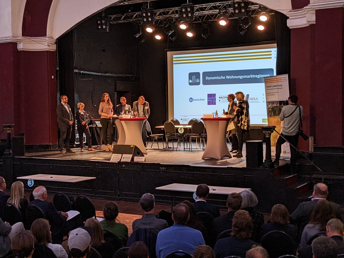 SLP-Cluster #dynamischeWohnungsmarktregionen welche Auswirkungen haben die aktuelle Krisen?
- Information-Austausch hat gelitten
- Verständnis für neue Wohnmodelle vorhanden
- Kooperative Zusammenarbeit hat sich bewährt 
- Neue Schwerpunkte der Forschung aufgenommen
#SLP22