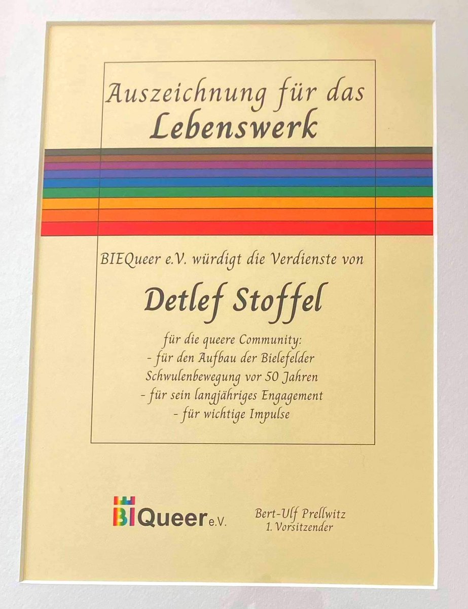 ingo_paetzold's tweet photo. Am vergangenen Freitag wurde #DetlefStoffel für sein Lebenswerk, den Aufbau der Bielefelder Schwulenbewegung vor 50 Jahren und sein langjähriges Engagement für die Community mit dem BieQueer Award geehrt. https://t.co/ZvRMpDy8AO