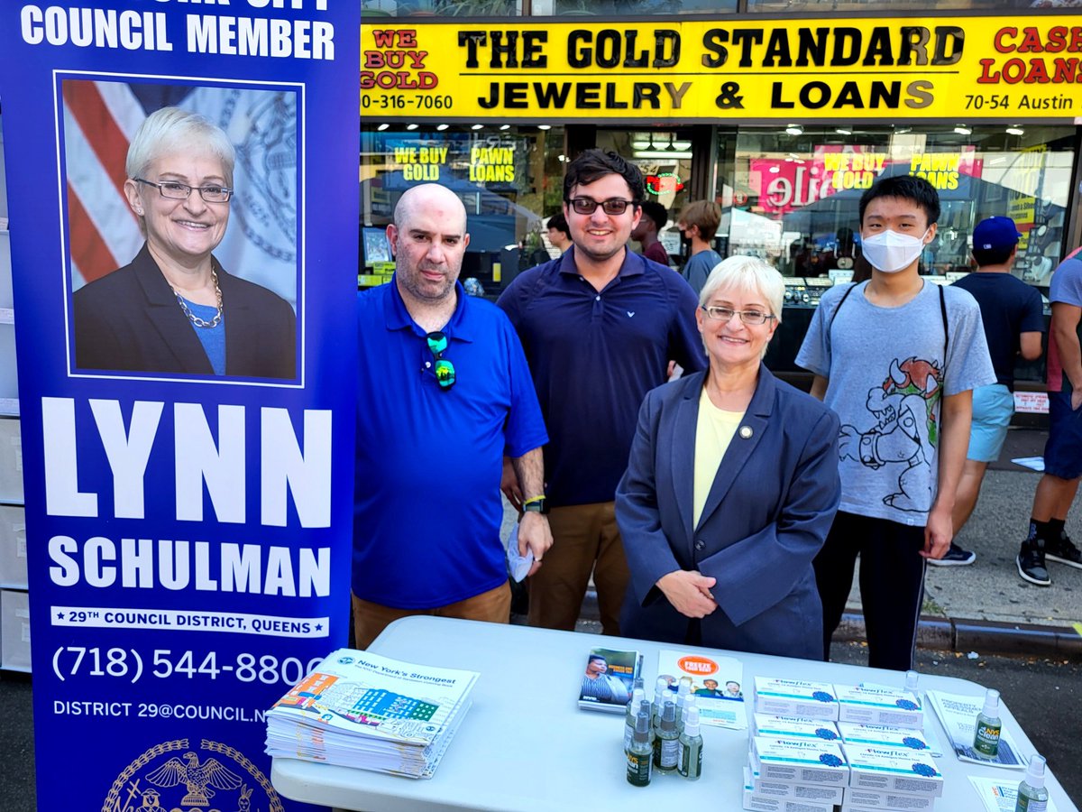 Lynn4NYC's tweet photo. Really enjoyed another jam packed weekend in the community, from preparing food packages for the upcoming Jewish holiday of Rosh Hashanah with @TheQJCC to being the Grand Marshall at @MadrassiUnited Day Parade to meeting with constituents at the #AustinStreet fair. https://t.co/L4UHfeH7dG