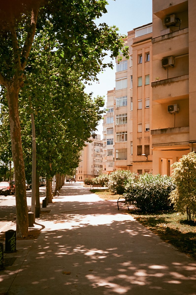 phoonix7's tweet photo. Barcelona on film 🎞 https://t.co/Ahy17HbGE9