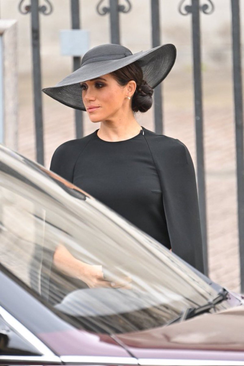 TearsRicochet2's tweet photo. Mia figlia Meghan prontissima a far spappolare i fegati di tutti i cessi inglesi. Go girl go. https://t.co/RiNZ6vUke1