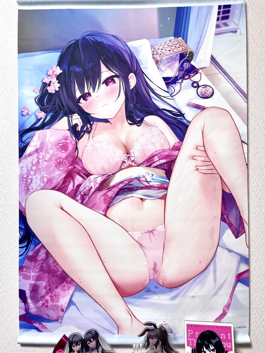 栗餅さん(@c2tiduru )のタペ届いたので飾ったぜ!丁度誕生日に届いたのでセルフプレゼント感があり良かった!
下着かわいい…そしてデカい絵はシンプルに嬉しいね…👏 