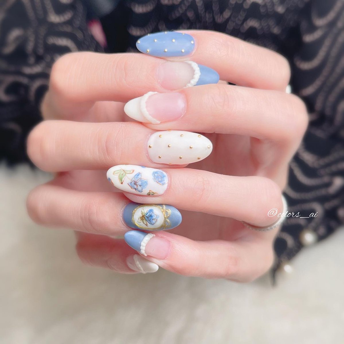 「お客さまオーダーネイル。マットコートの手描き花柄ネイル 」|🎩👓color'sすずきあいのイラスト