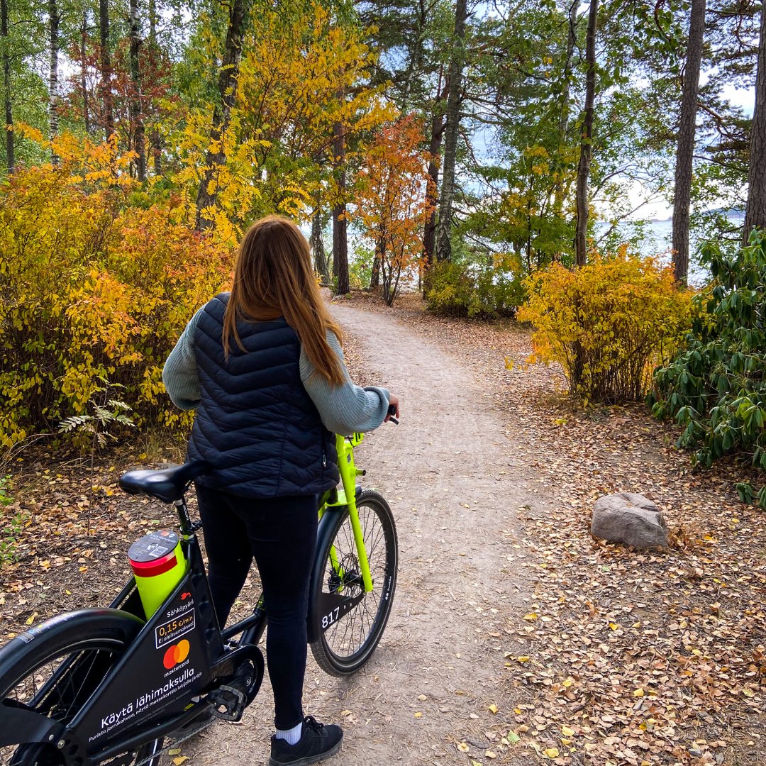 HelFreebike's tweet photo. Tällä viikolla jätetään auto kotiin, sillä 22.9. vietetään Kansainvälistä auton vapaapäivää! ❌🚗❌

Nappaa siis allesi Freebike-sähköpyörä, osallistu kansainväliseen haasteeseen ja anna autollesi vapaapäivä ensi torstaina. 

Auto ja ympäristö kiittävät! 🫶 https://t.co/YTAZB17jr1