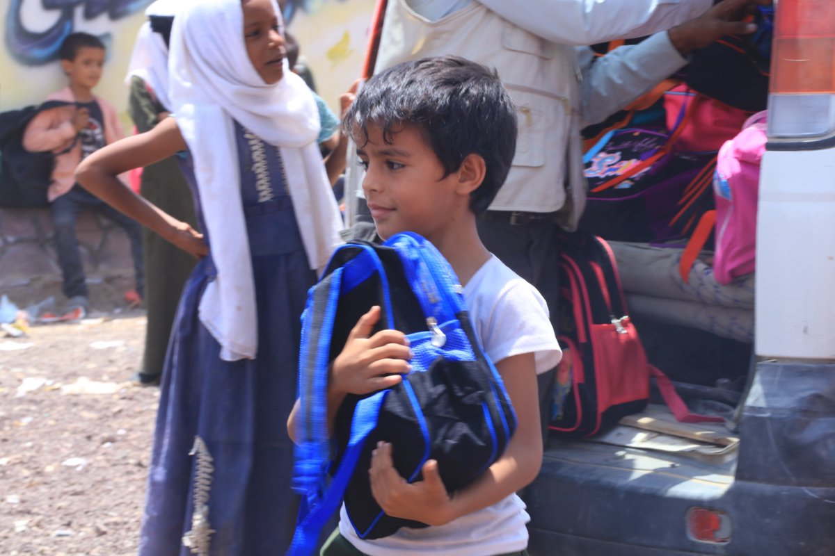 umutkervanivkf's tweet photo. Umut Kervanı olarak desteklerinizle Yemen'de minik kardeşlerimize yönelik kırtasiye dağıtımı gerçekleştirerek çocuklarımızın heyecanlarına ortak olduk.🥰 https://t.co/CQ18lxywbn