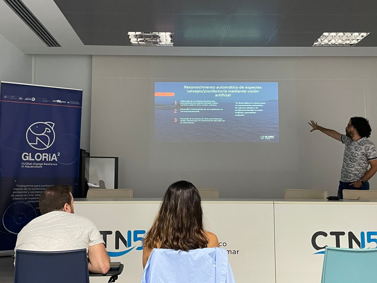 UADeepFish's tweet photo. Nuestros compañeros de #Gloria2 Pau, Aaron y Kilian presentando los resultados en Cartagena. #FEMP #Pleamar #MachineLearning https://t.co/mVRqBI3yWl