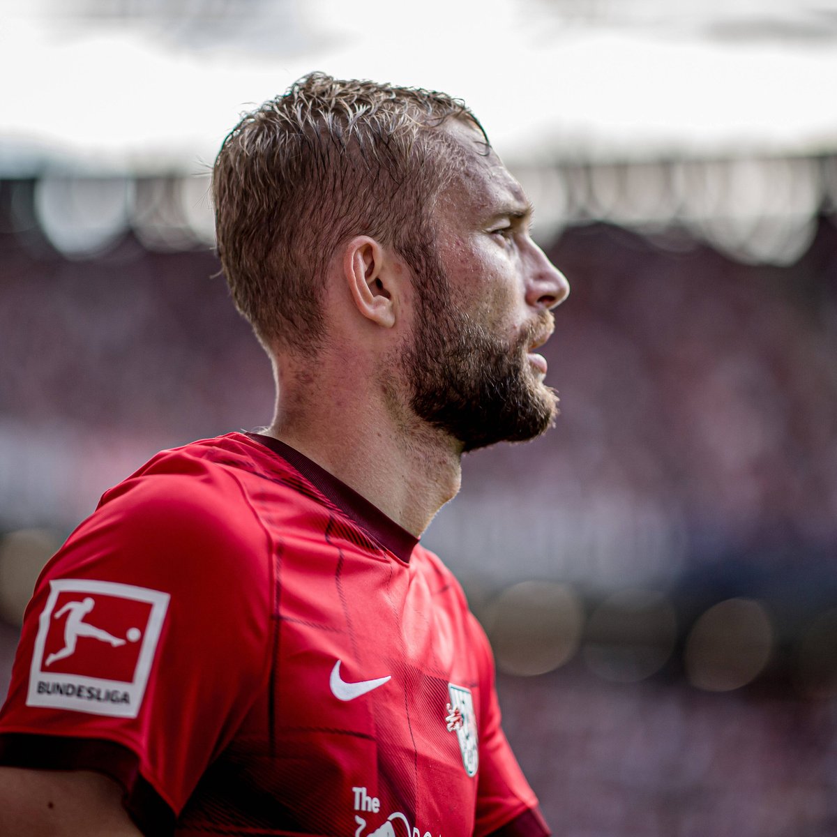 RBLeipzig's tweet photo. ℹ️nfo-Tweet:

Um ein sicheres Heilungsergebnis zu erzielen, ist Konrad #Laimer heute Morgen erfolgreich am linken Syndesmoseband operiert worden. 

Damit wird uns der Mittelfeldakteur leider bis Dezember fehlen.

Wir wünschen Konni weiterhin gute Besserung! https://t.co/7uq03wBeTg