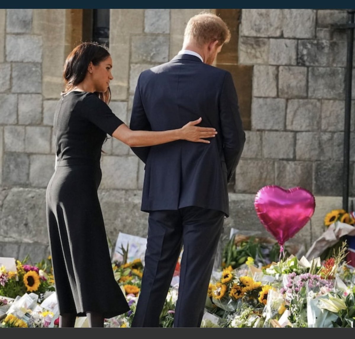 Doctor_Dee_'s tweet photo. Everyone needs to remember this is a family who lost their beloved Grandmother, and 2 young men who lost their wonderful Mum, #PrincessDiana 💔 the Murdoch Media need to stop their vile racist attacks on #PrinceHarryandMeghan - it was always disgusting but now it’s too cruel https://t.co/fTkr8xvpAE