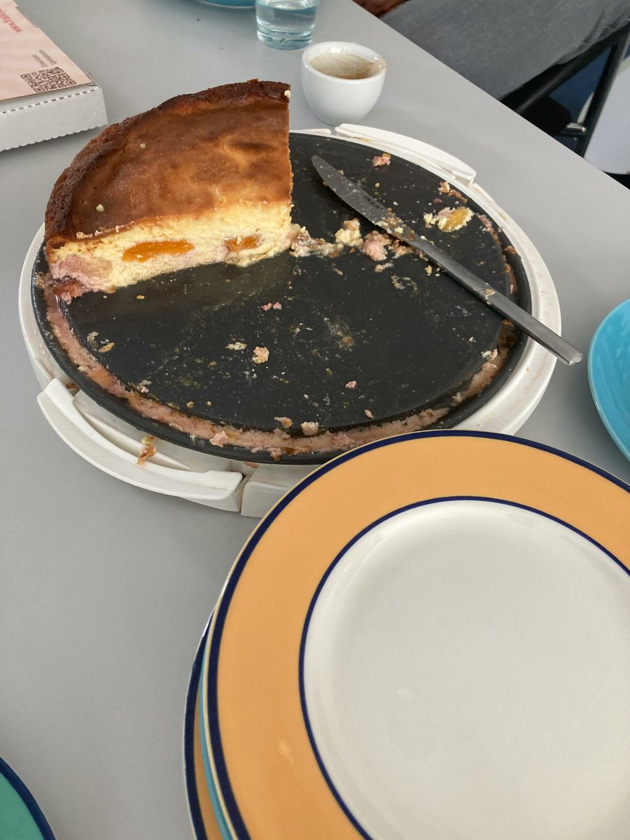 esdches's tweet photo. When it's someone's birthday, there's usually cake. Unfortunately, I was too slow to take a photo of the whole cake - it was very tasty ๐ฐ ๐
#CHES #LifeAtESD #ESD #ePro #PRO #cake https://t.co/f1Qx9jl6vg