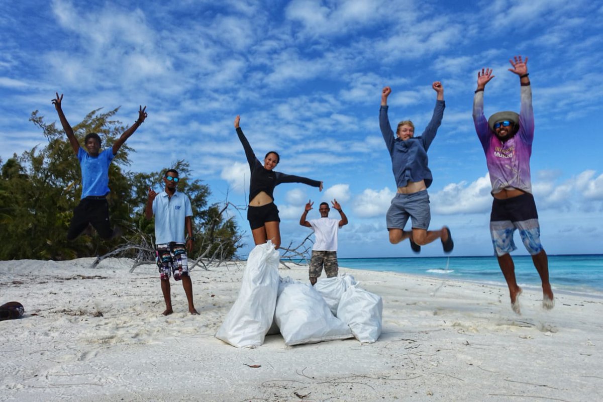 SIF_Seychelles's tweet photo. #AldabraAtoll celebrated #WorldCleanupDay with a clean up along Settlement Beach on 17 September.
A total of 47.5kg of marine debris was collected, a relatively low amount due to south east, where majority of debris accumulates on the south coast of the atoll.
πΈ Michelle Risi https://t.co/zR3ECZFZam