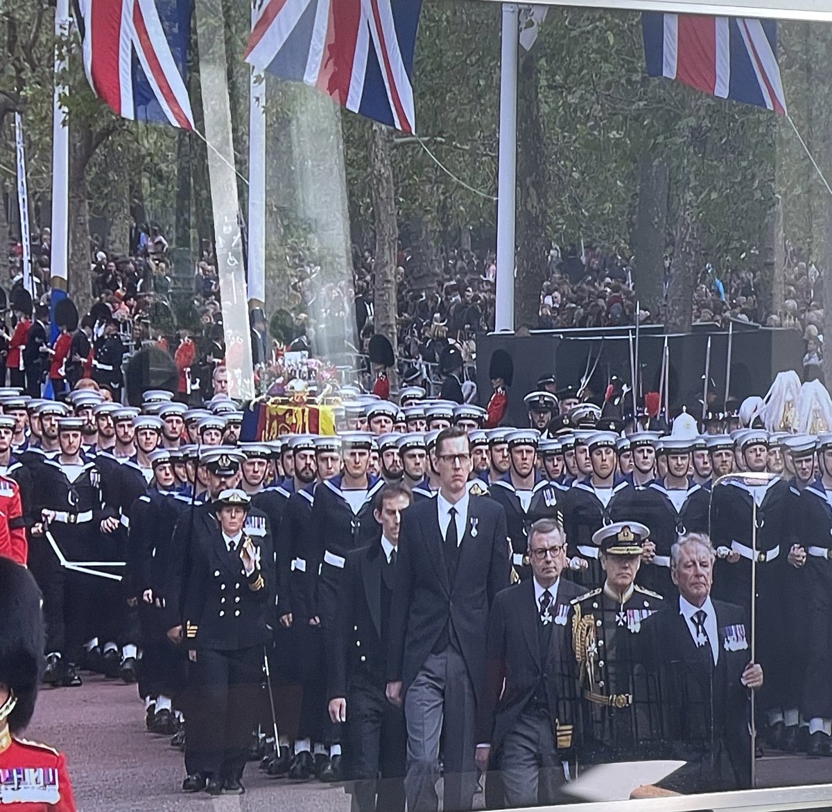 ElliotPoole1's tweet photo. Try Guys try the Queen’s Funeral #QueenElizabethIIMemorial https://t.co/4aj4XkDM8v