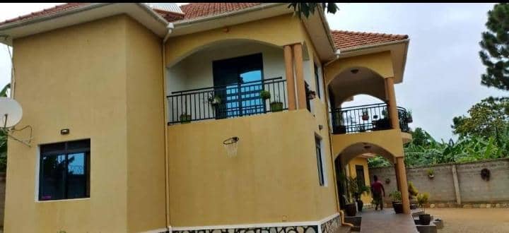 DanidoProperty's tweet photo. House for sale at Namugongo Sonde has 7 bedrooms, 5 bathrooms, boys quarters on 25 decimals. @ 700m slightly negotiable
call 0701380000 https://t.co/DH1g7L3S54
