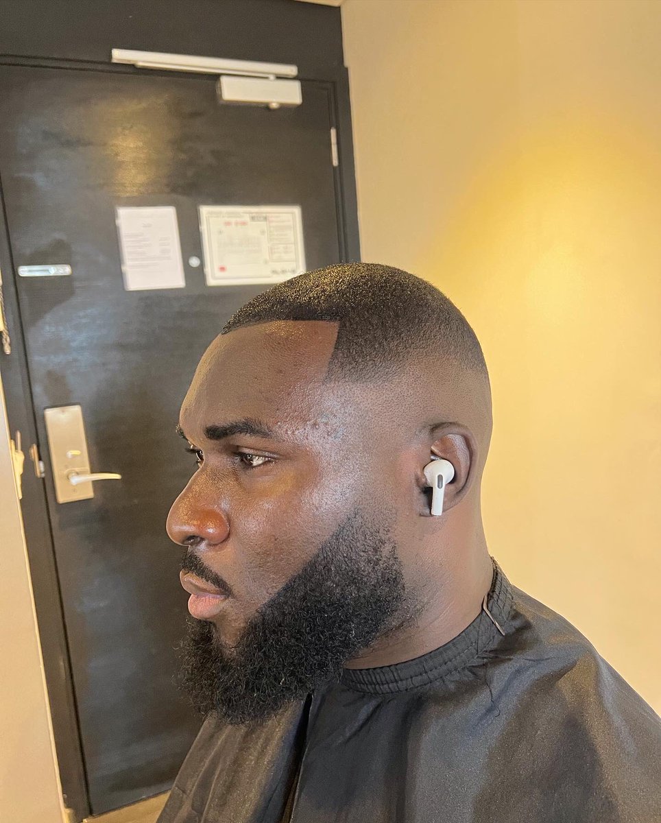 CmrBarber's tweet photo. Prix de coiffures à tout budget
☎️ 696975145
____
#coiffure #domicile #homecuts #douala #hotel #onomohotel @OnomoHotels #barberhome #mode #model @ManuelTaccini https://t.co/6oc8GtclxX