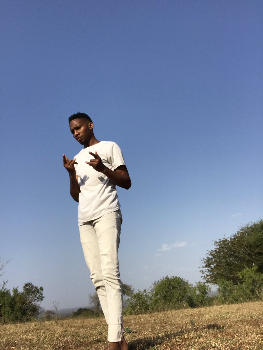 falakhe02's tweet photo. Please follow my account i will follow back https://t.co/XlMfAs2P9v