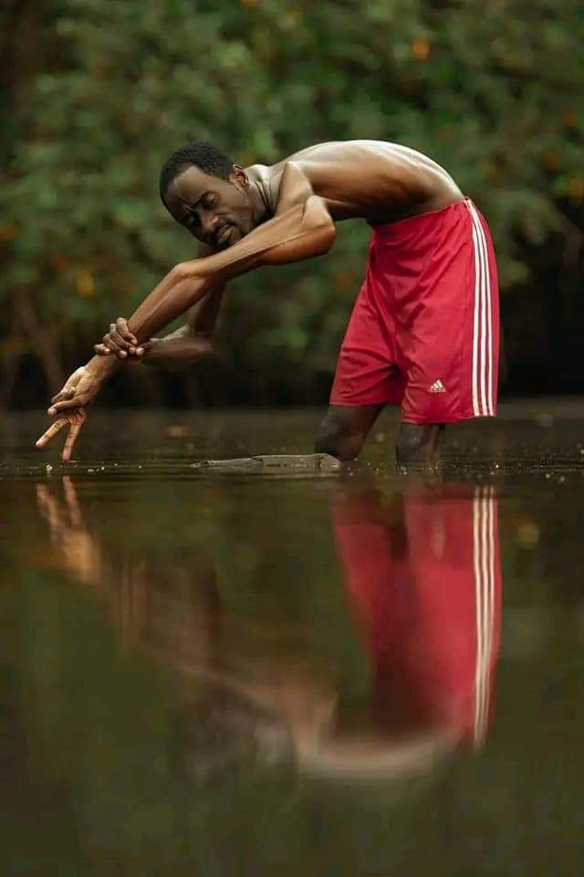 AfricaFactsZone's tweet photo. Gabon's most flexible man, Jaures Kombila showcases his talent. https://t.co/3cCo9lZrsi