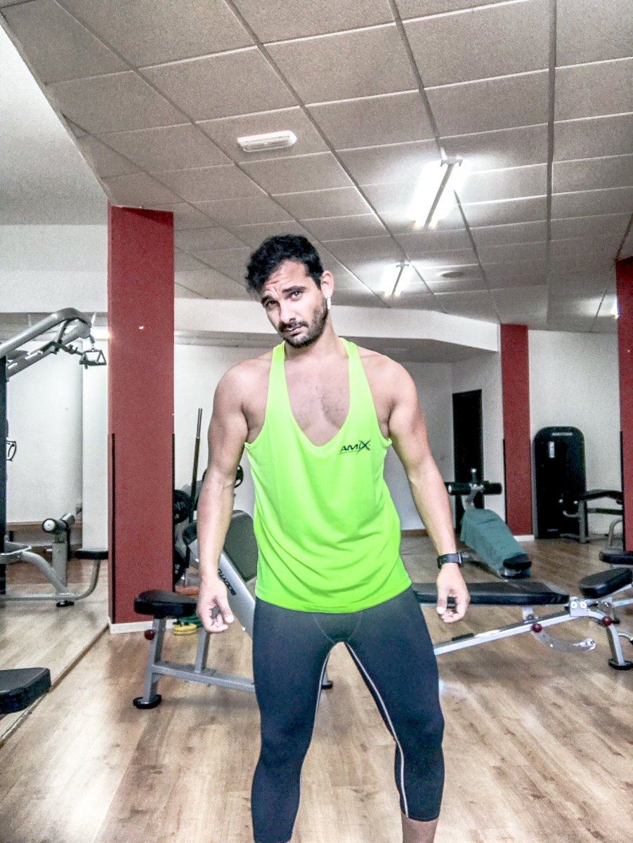 masc_zf's tweet photo. Pues bueno subo una foto mia completa para k la gente se de cuenta k @borjiina esta utilizando mi foto de perfil, comprate una vida y vete al gym para poder utilizar una foto real. Denunciad porfavor. https://t.co/kutWgHp7kh