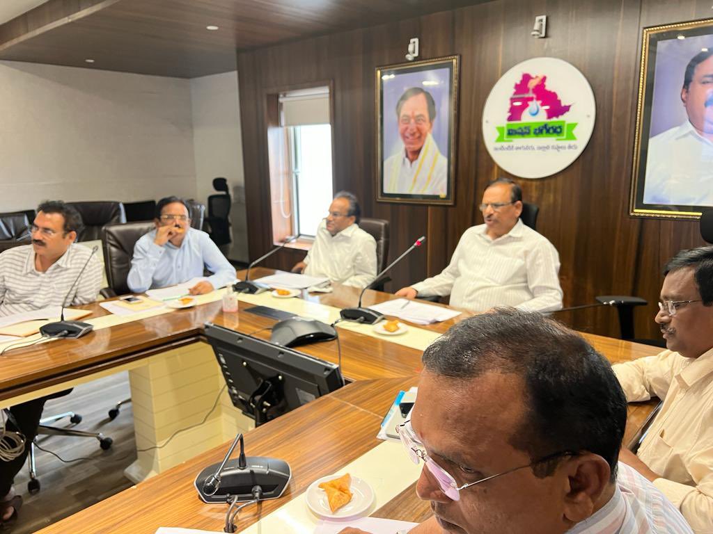 mb_telangana's tweet photo. A state level coordination meeting with PHMED &amp; #MissionBhagiratha officials chaired by our Engineer-in-Chief Sri. G.Krupakar Reddy &amp; PHMED Engineer-in-Chief Sri. R.Sreedhar was held today on the additional water requirement of MB water to ULBs.

@SmitaSabharwal @DayakarRao2019 https://t.co/TW8tgwW7tN