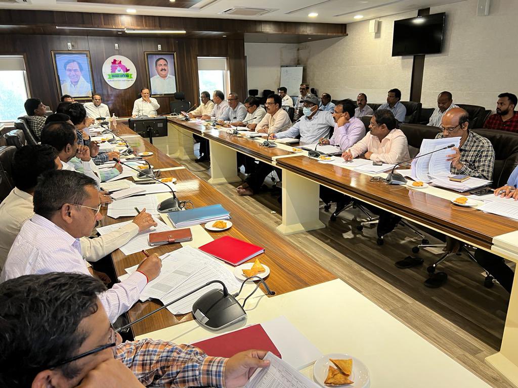 mb_telangana's tweet photo. A state level coordination meeting with PHMED &amp; #MissionBhagiratha officials chaired by our Engineer-in-Chief Sri. G.Krupakar Reddy &amp; PHMED Engineer-in-Chief Sri. R.Sreedhar was held today on the additional water requirement of MB water to ULBs.

@SmitaSabharwal @DayakarRao2019 https://t.co/TW8tgwW7tN