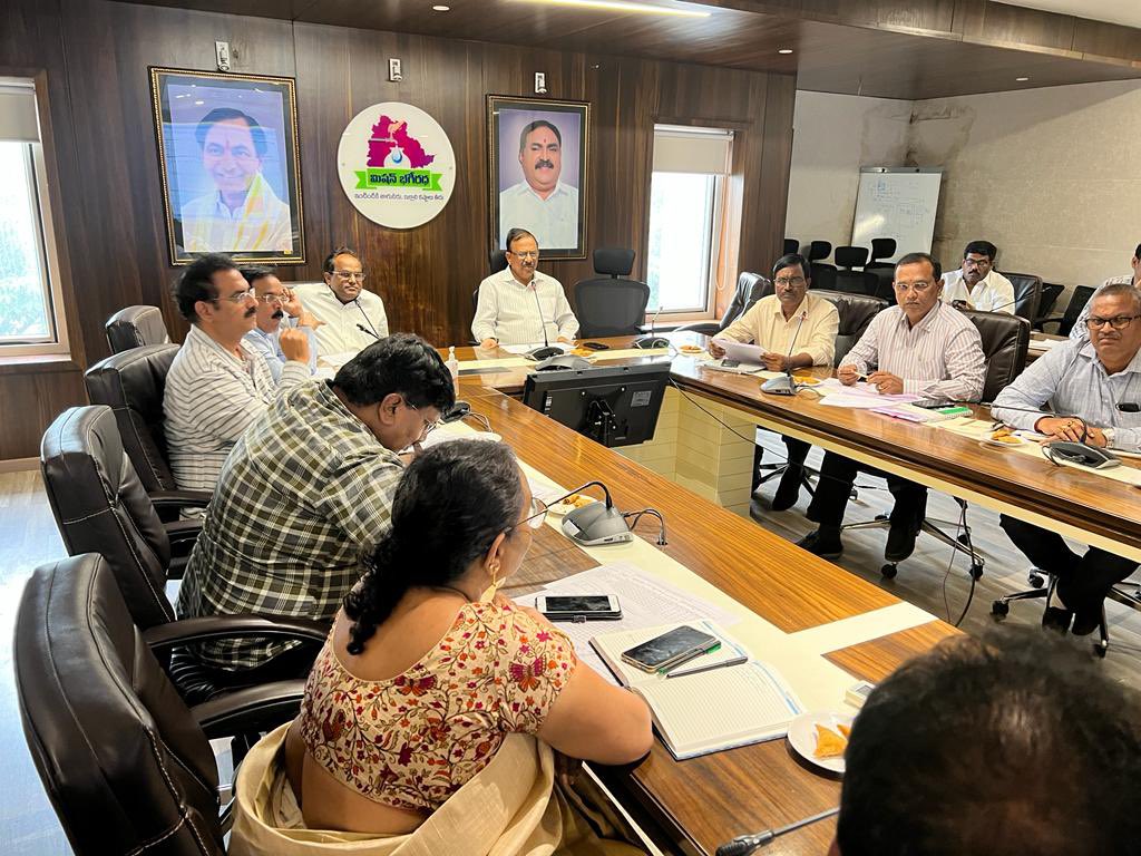 mb_telangana's tweet photo. A state level coordination meeting with PHMED &amp; #MissionBhagiratha officials chaired by our Engineer-in-Chief Sri. G.Krupakar Reddy &amp; PHMED Engineer-in-Chief Sri. R.Sreedhar was held today on the additional water requirement of MB water to ULBs.

@SmitaSabharwal @DayakarRao2019 https://t.co/TW8tgwW7tN
