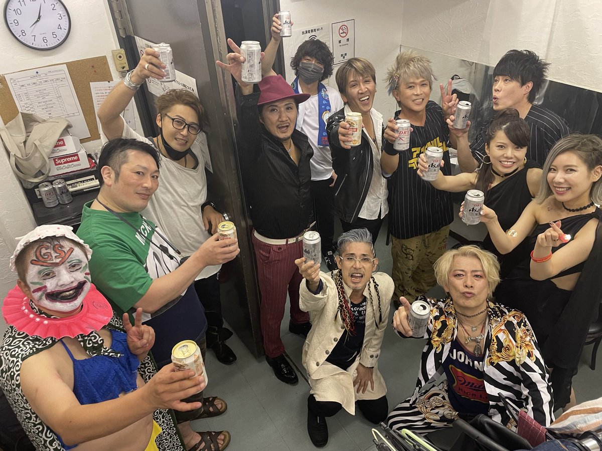 office_RUMOR's tweet photo. 大盛況のうちに終えることがでしました！楽しかったー！！！
コーラス隊KKコケッツ、オッサンアイドルラブチャンネル、サソリベイダー、ご来場いただいた方々、全ての皆様に感謝とありがとうを😘chu! https://t.co/AcvCKoVP4D